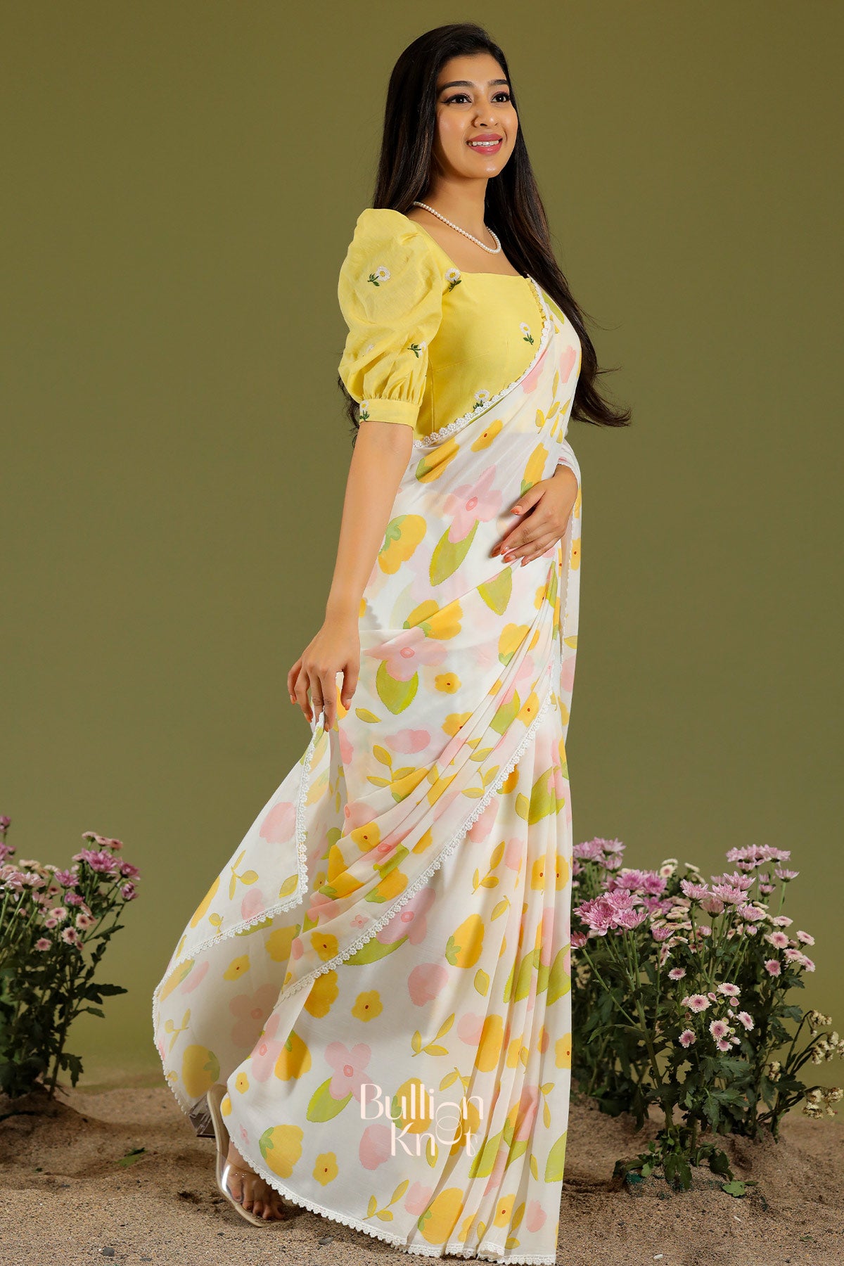 Pila Kaner Saree in Yellow & White
