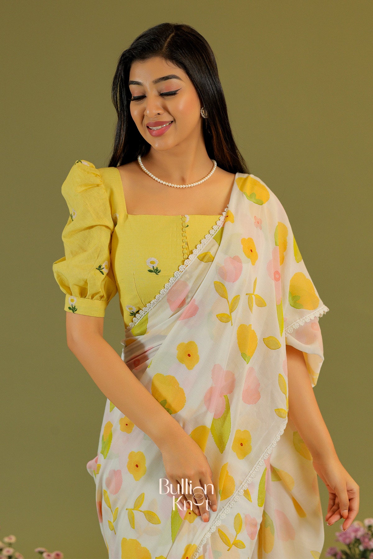 Pila Kaner Saree in Yellow & White
