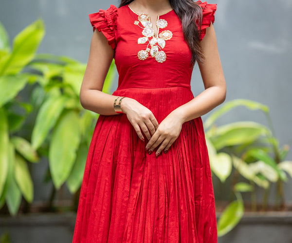 anushka red dress Red dress on tonight, dancing in the dark  . Styled by: @stylebykayal  Assisted by: @_shhreeyyaa Jewellery : @irasvafinejewellery Footwear :  @londonrag_in Wearing @tigermist Clicked by @harneshjoshi Makeup  @makeupbysalonij