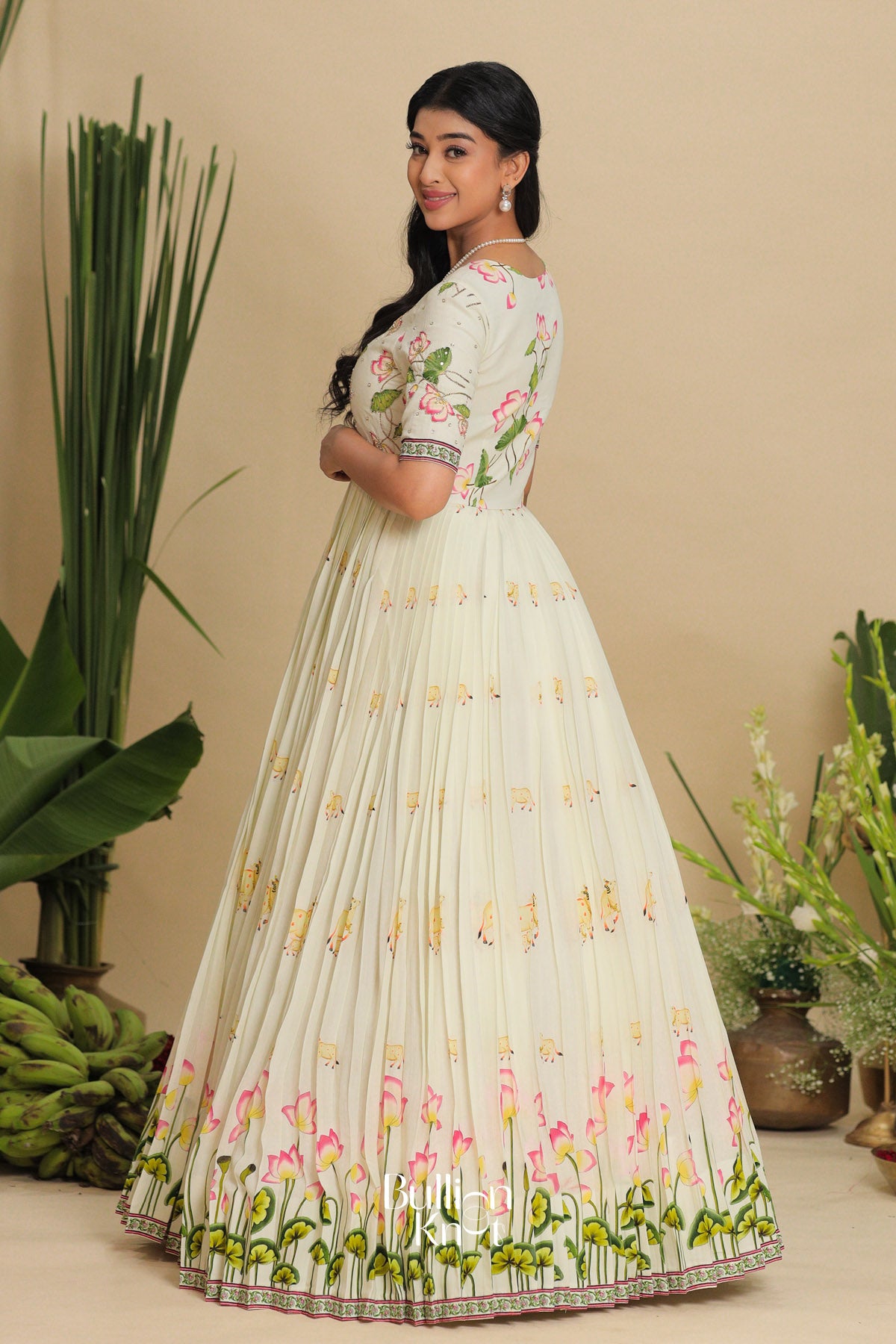 Govitri Pichwai Dress in Off-white