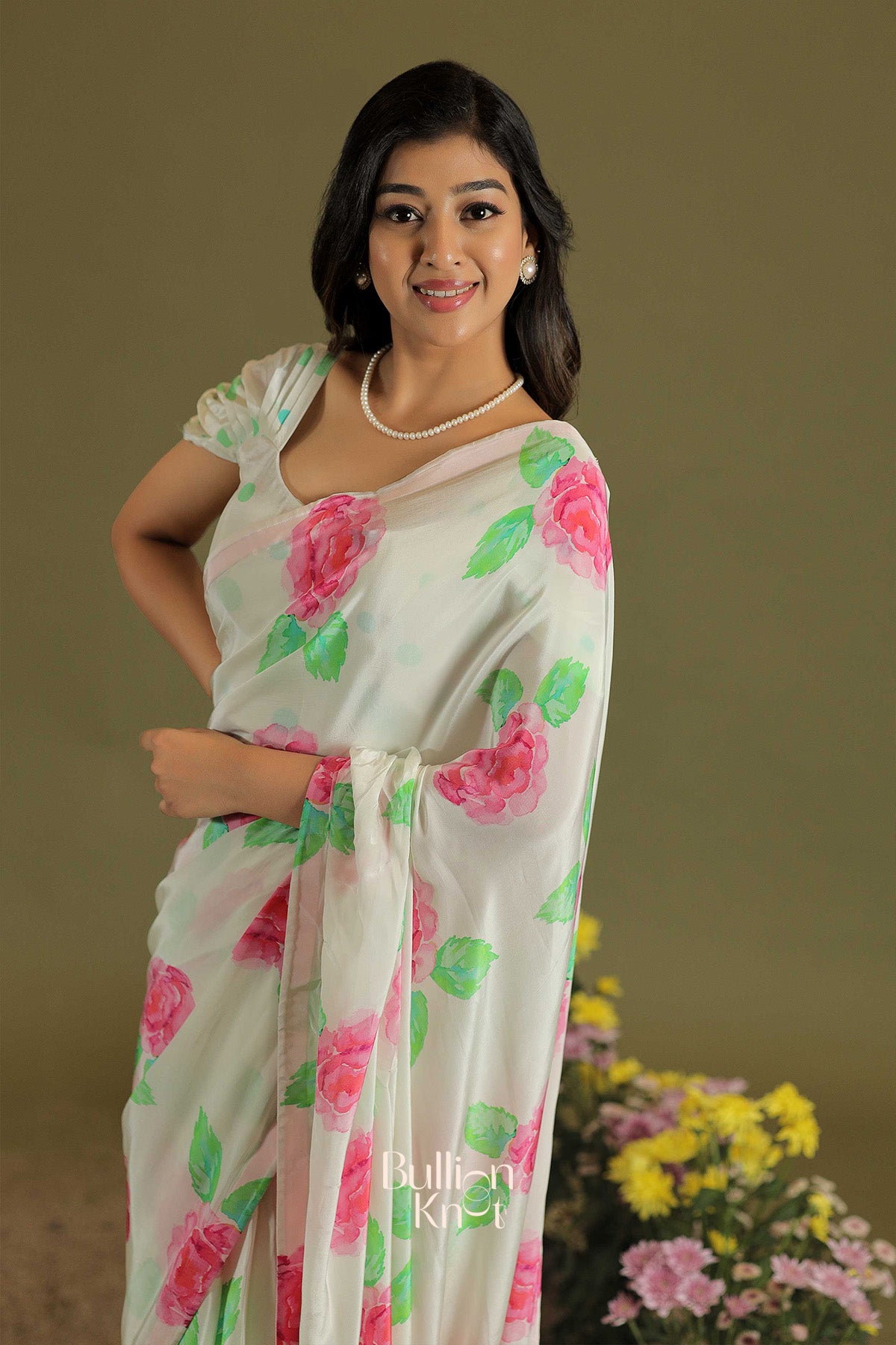Flowing saree with vintage rose pattern and retro style