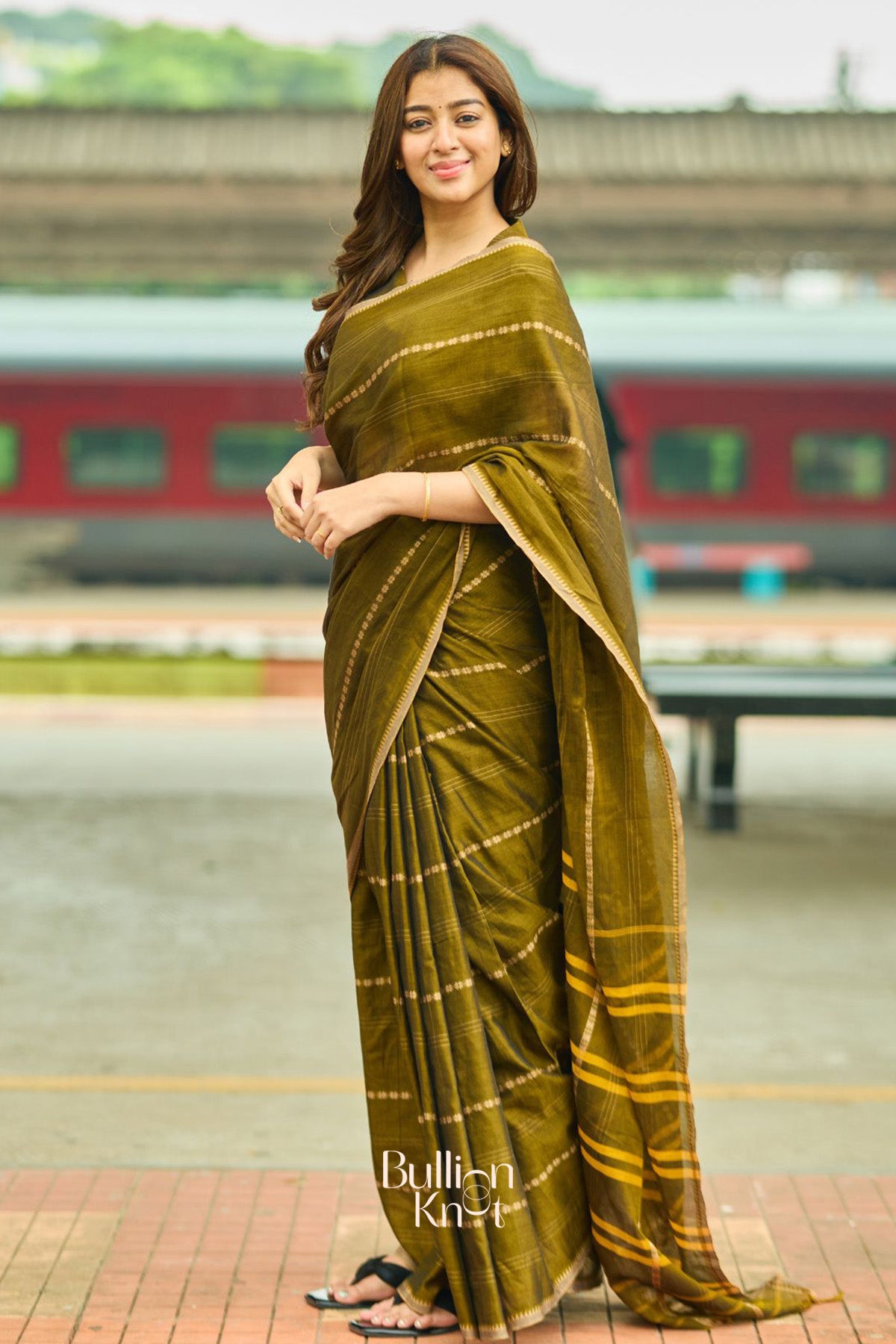 Madhvi Handloom Saree in Mehndi