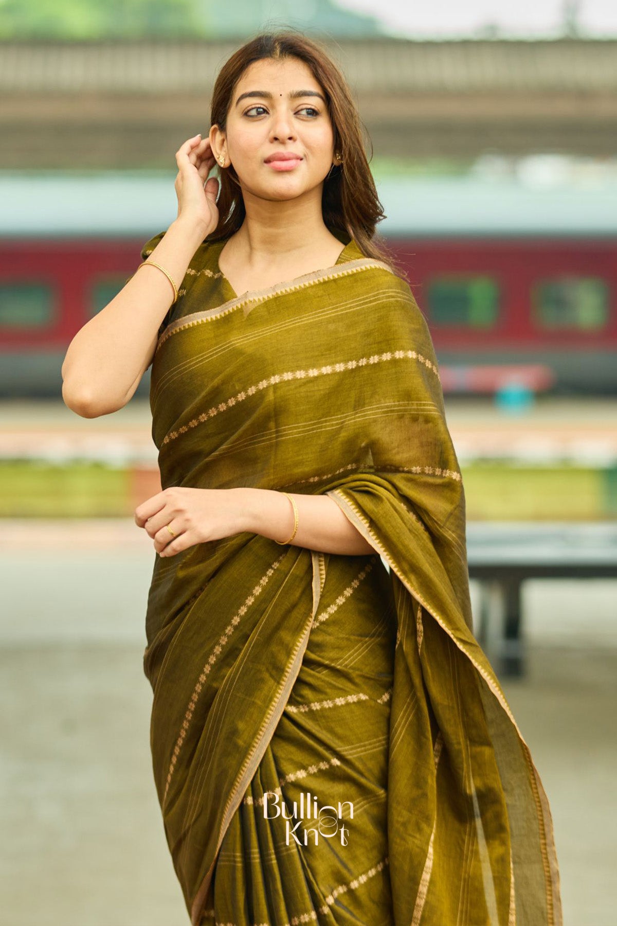 Madhvi Handloom Saree in Mehndi