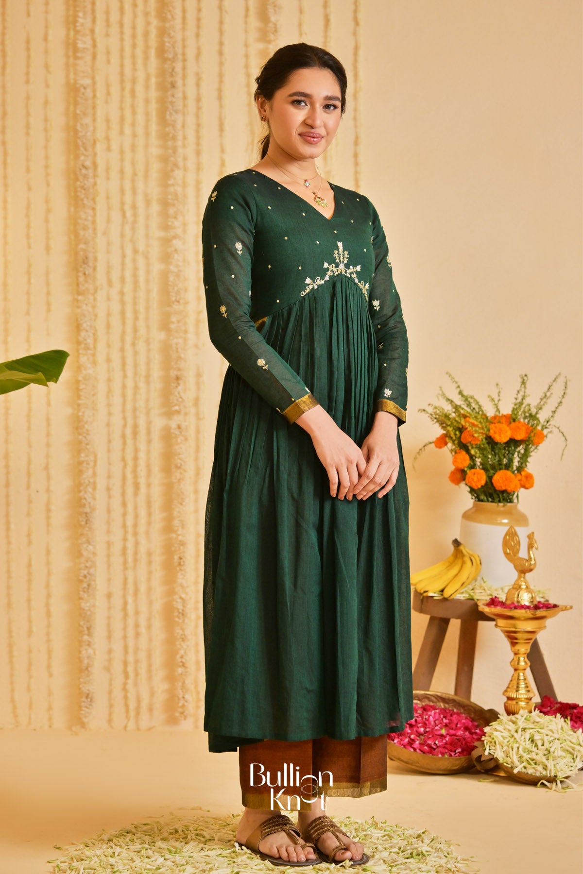 Saanjh Green handwork Alia Cut Kurta Set M / Green Saanjh Green handwork Alia Cut Kurta Set M / Green