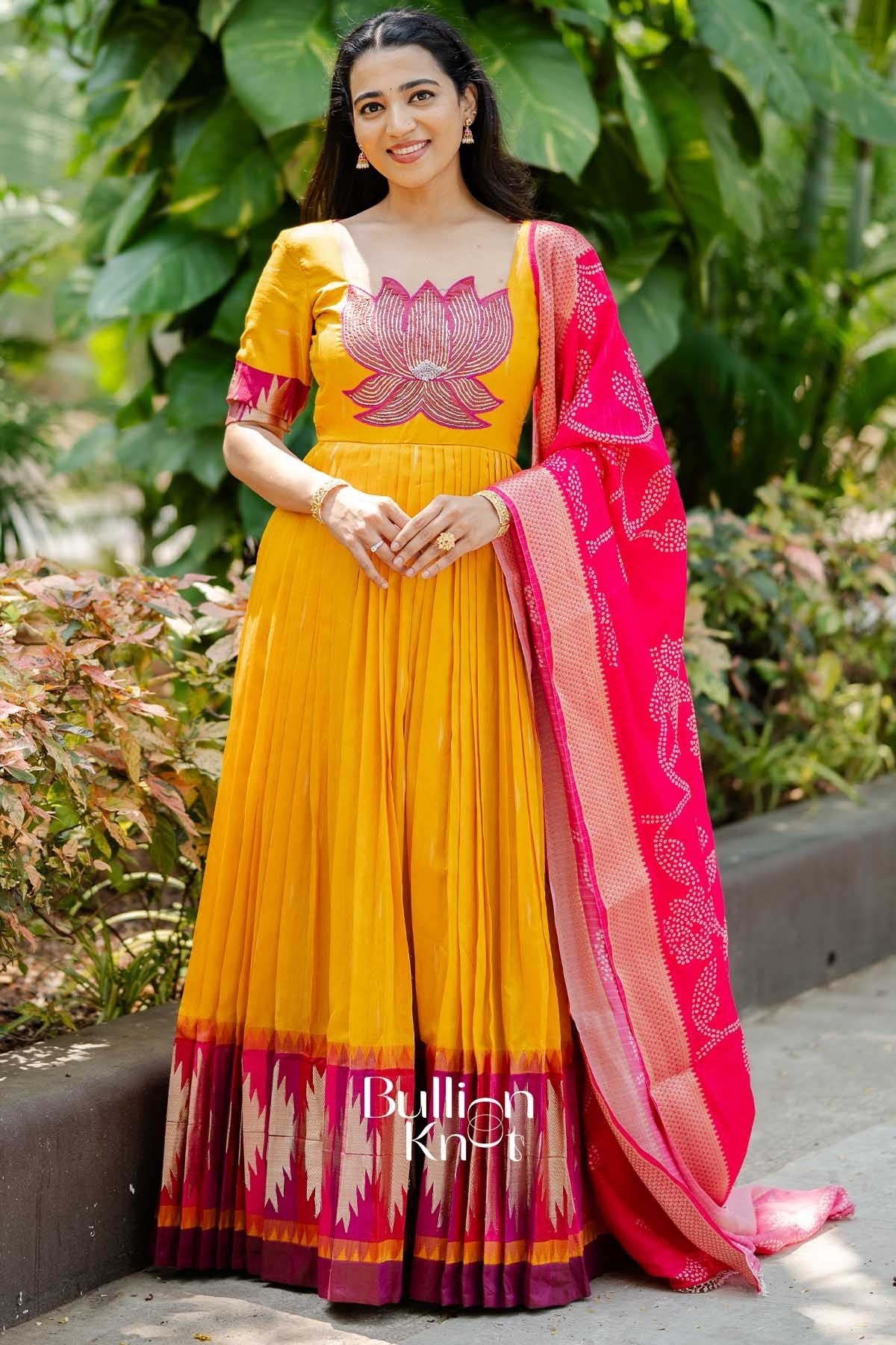 Latest Indian Outfits for Women | Party Ethic Wear Ethnic Dresses Latest Indian Outfits for Women | Party Ethic Wear Ethnic Dresses